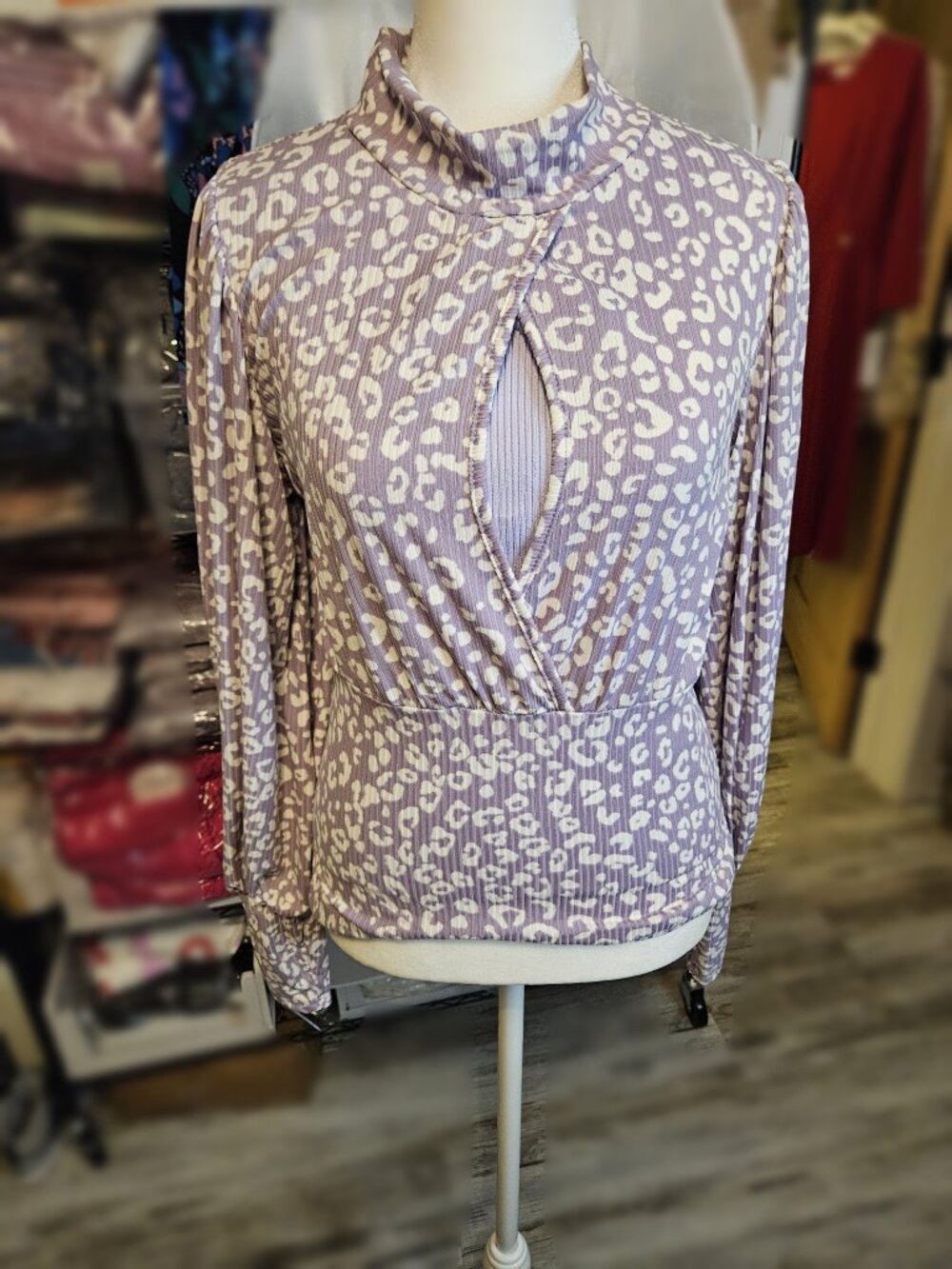 Size S Vine and Love Lavender Leopard Keyhole Top NWT